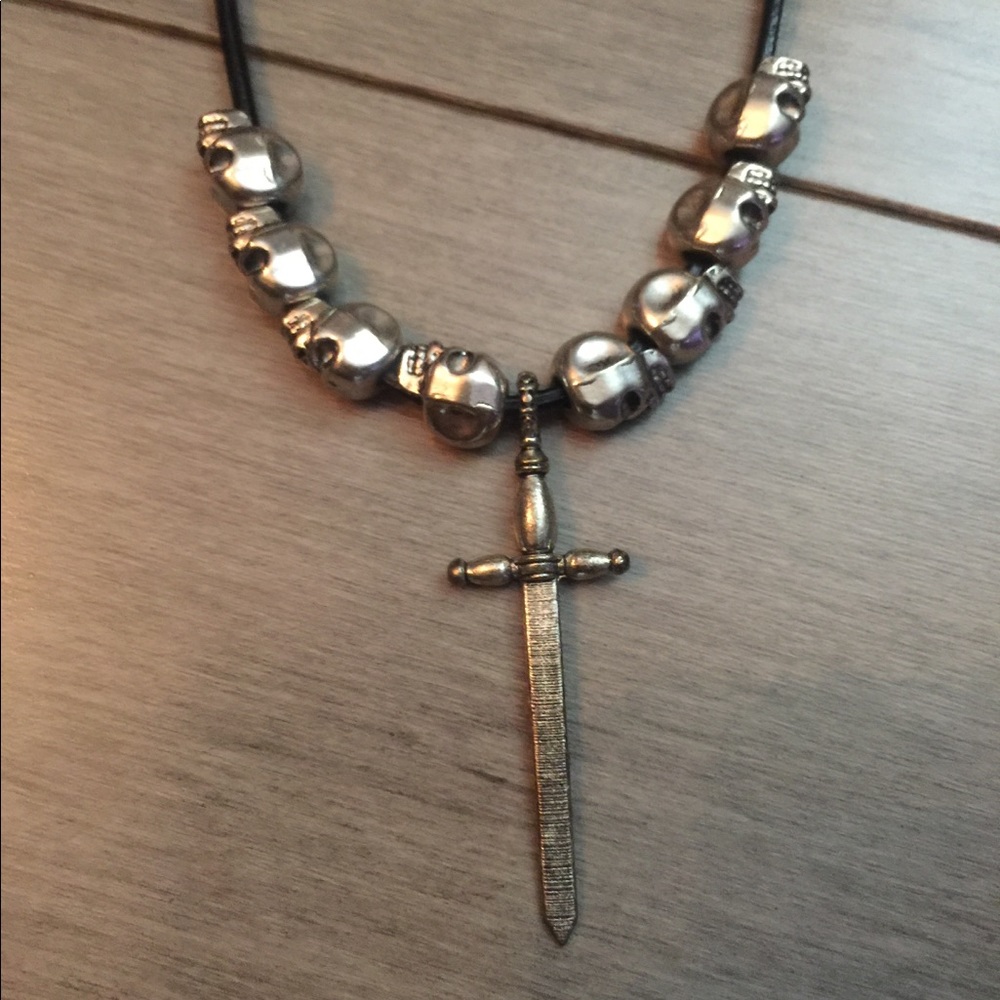 Men’s / Women’s skull & Sword pendant necklace